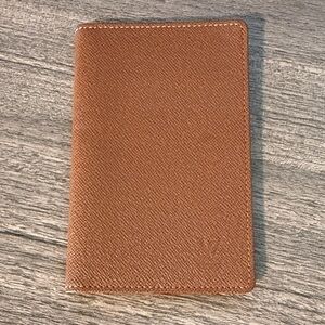 Elegant Tan Leather Card Holder